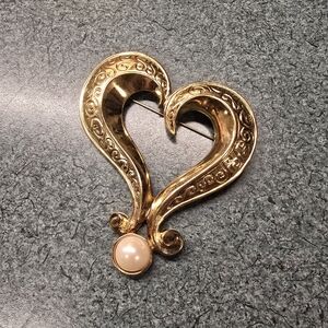 Elegant Gold Heart Brooch